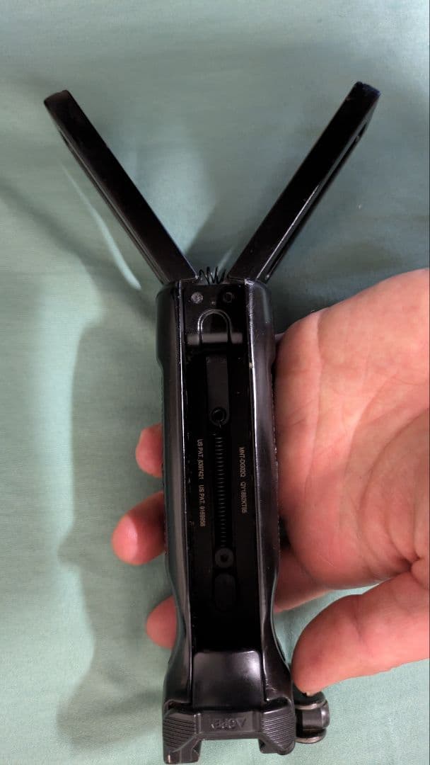 台湾軍採用　LEAPERS UTG バイポッドグリップ 　フォアグリップ