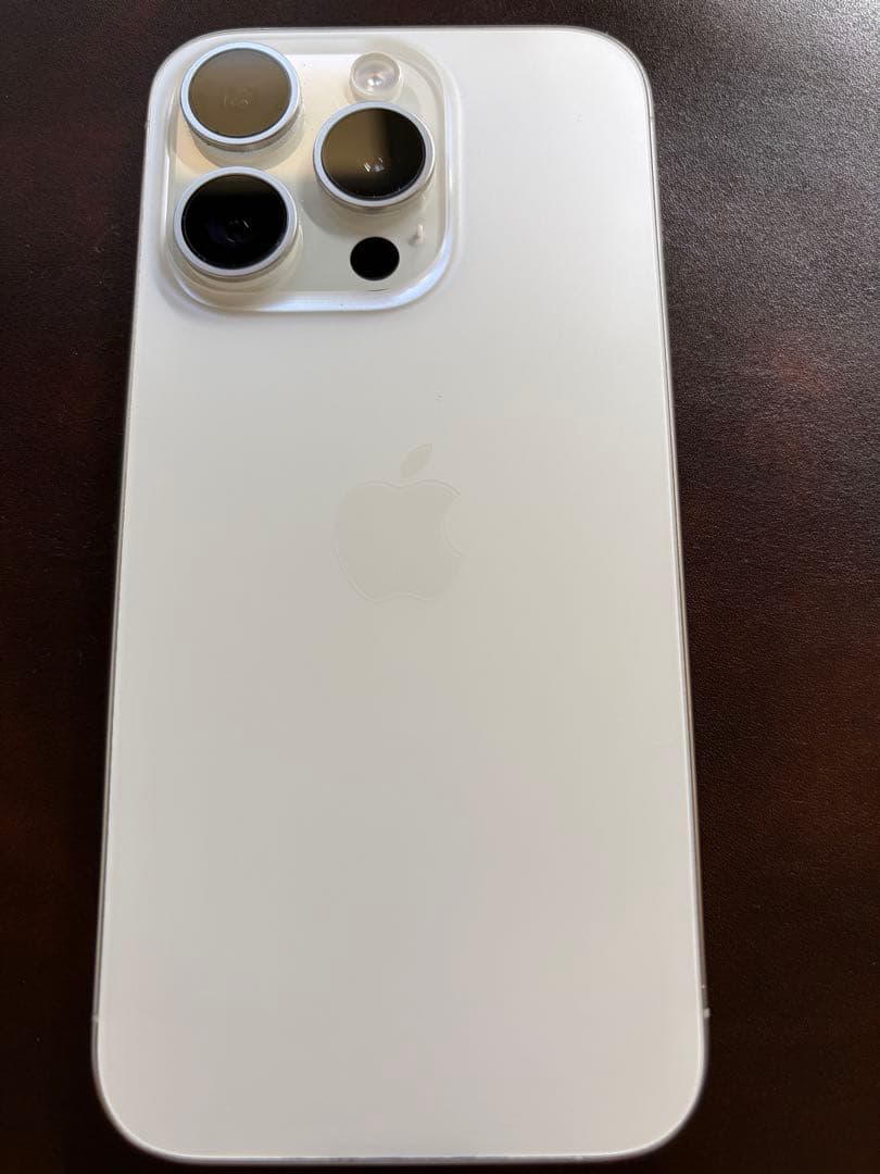 【美品】Apple iPhone 15 Pro ホワイト 本体