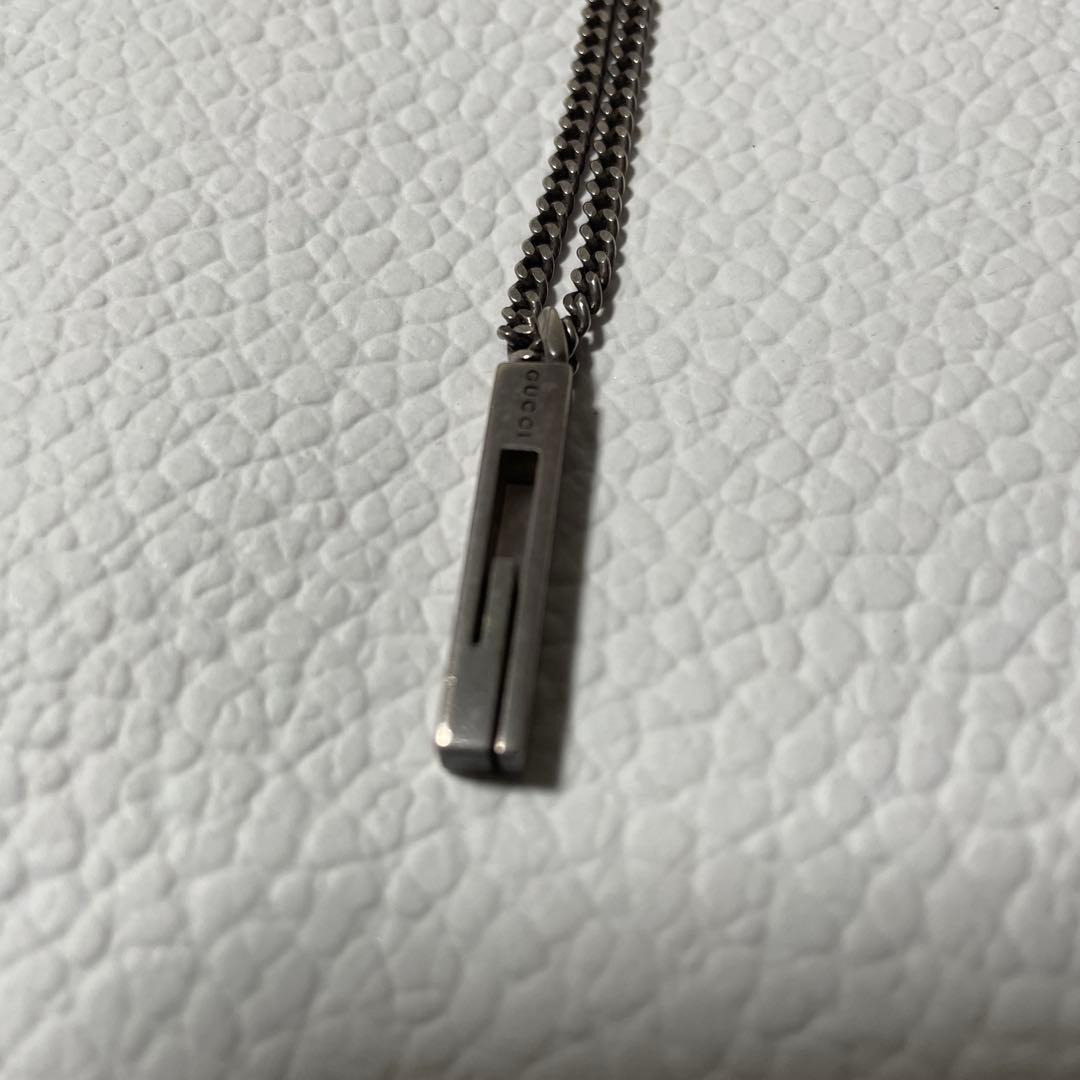 GUCCI ロゴ入りシルバーペンダントネックレス