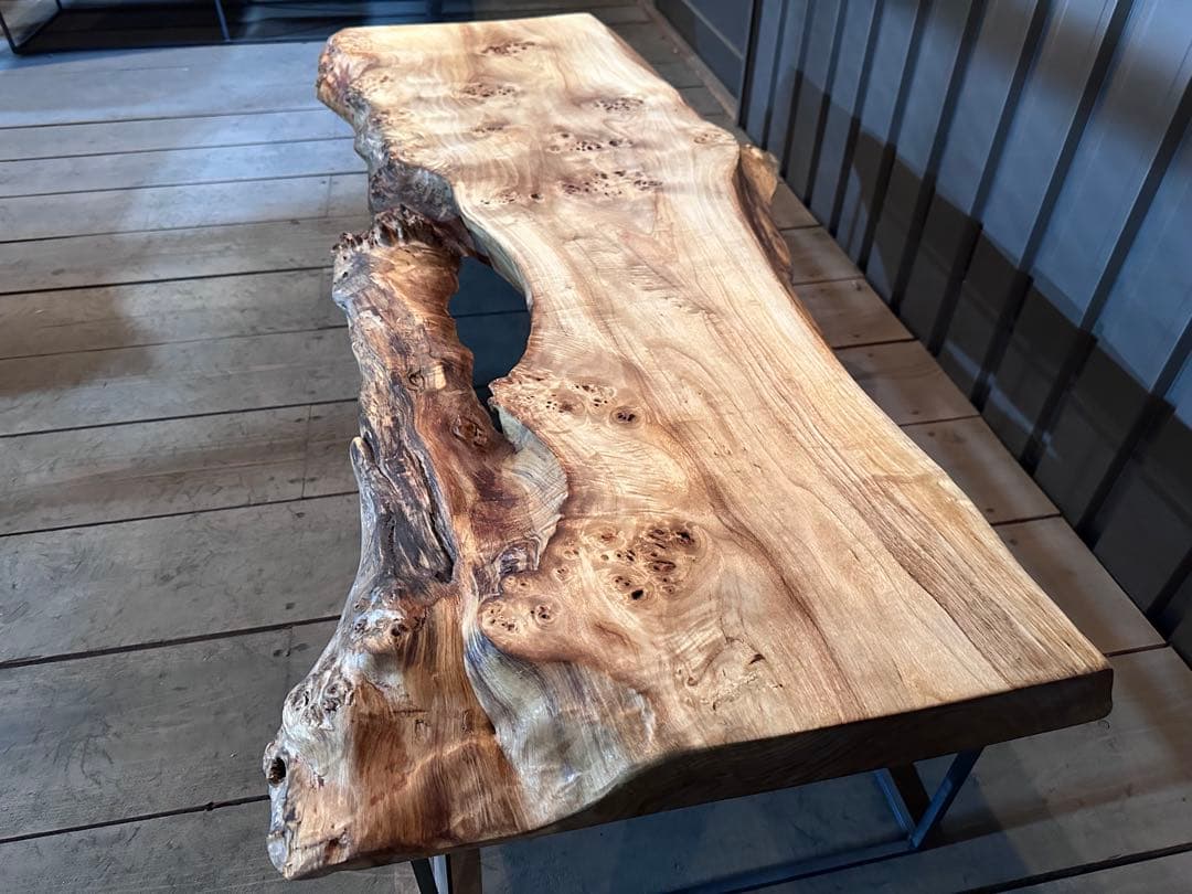 ポプラ　一枚板テーブル　店舗什器　アイアン脚　カフェ　ディスプレイ　民泊　別荘