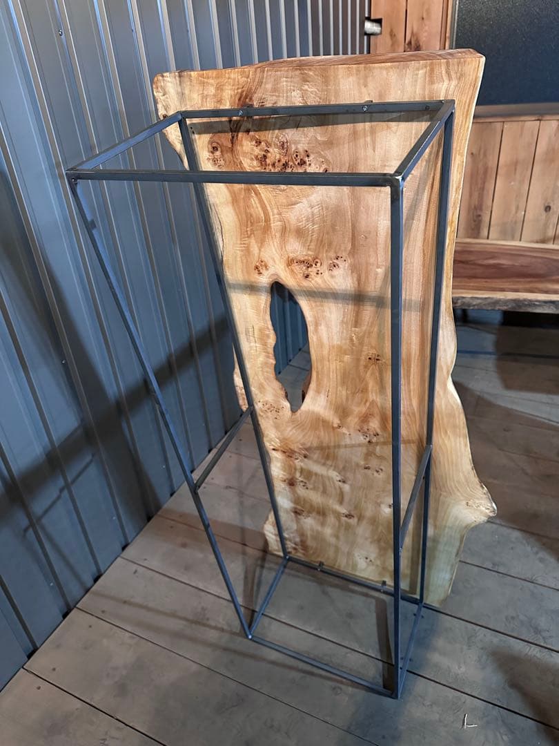 ポプラ　一枚板テーブル　店舗什器　アイアン脚　カフェ　ディスプレイ　民泊　別荘