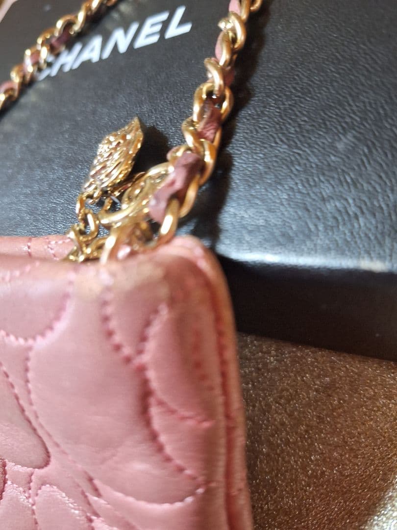 CHANEL ピンク フラワーエンボス ポーチ