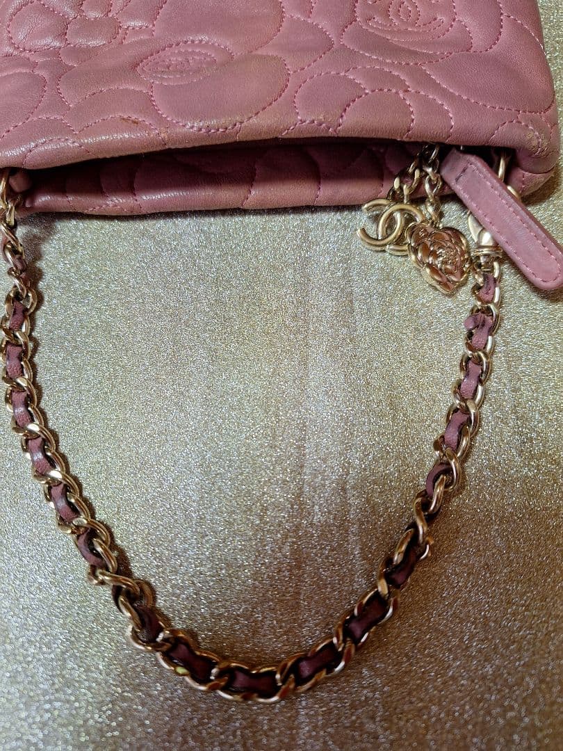 CHANEL ピンク フラワーエンボス ポーチ