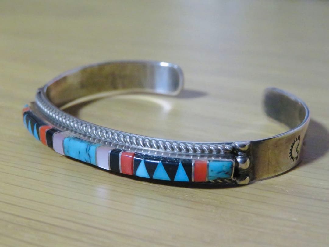 マルチストーンインレイバングル