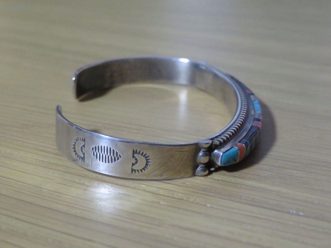 マルチストーンインレイバングル