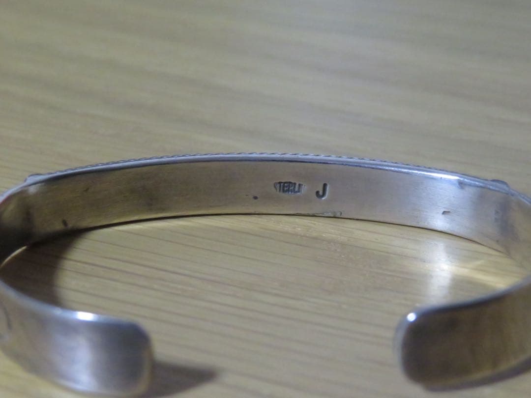 マルチストーンインレイバングル