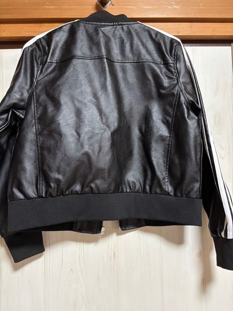 adidas ブラックフェイクレザージャケット