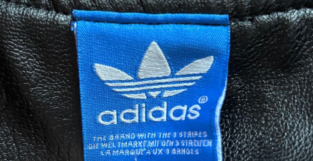 adidas ブラックフェイクレザージャケット