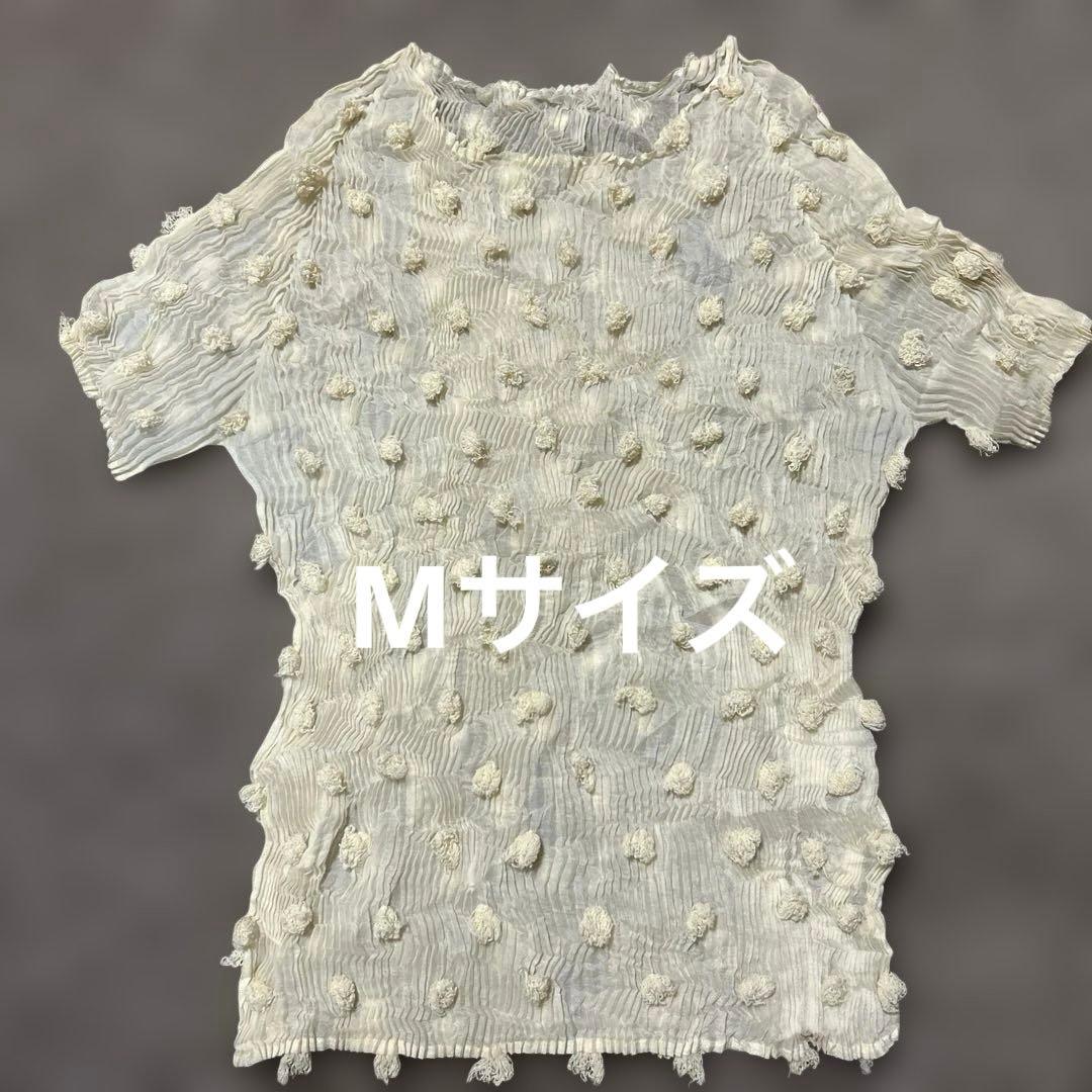 ISSEY MIYAKE イッセイミヤケ　オフホワイトのトップス　半袖シャツ