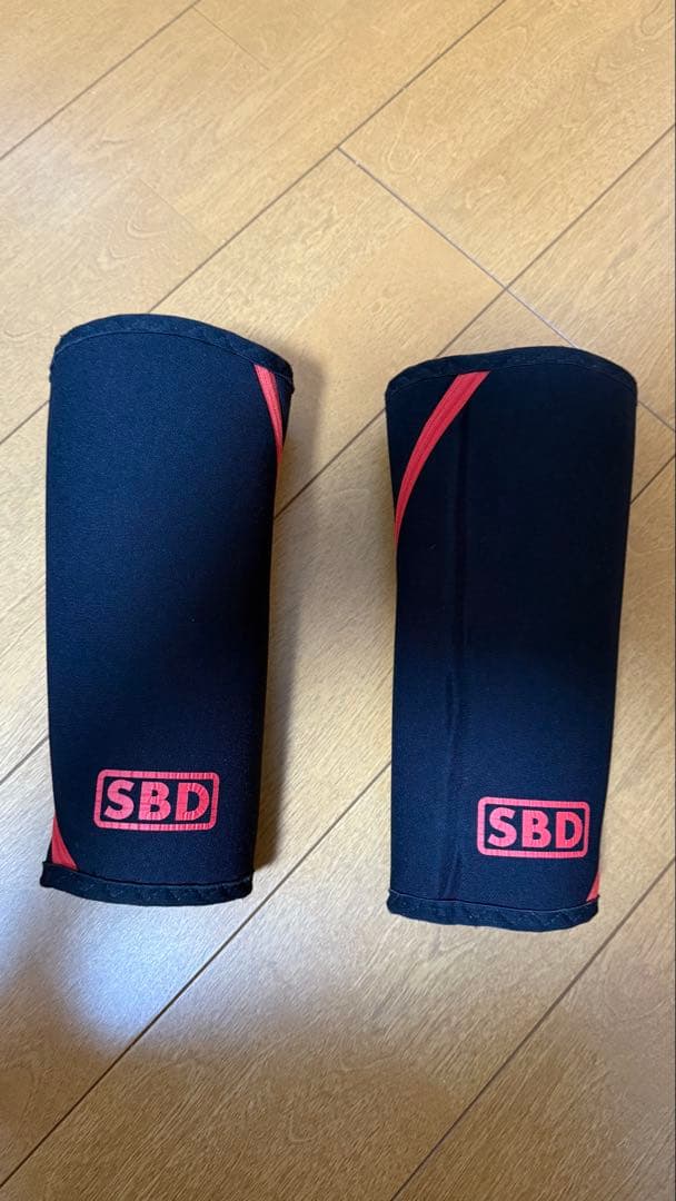 SBD 2013ニースリーブ　サイズM 黒/赤 ネオプレン