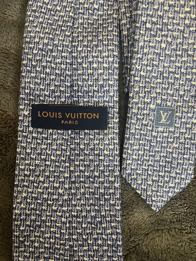 お値下げ中‼️LOUIS VUITTON ネクタイ ネイビー系 パターン入り
