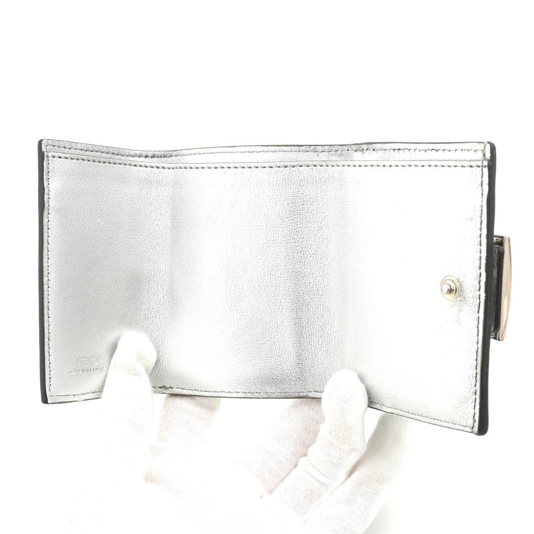 ✨新品未使用✨　FENDI ミニ財布　FFロゴ　ズッカ柄　エンボス　三つ折り