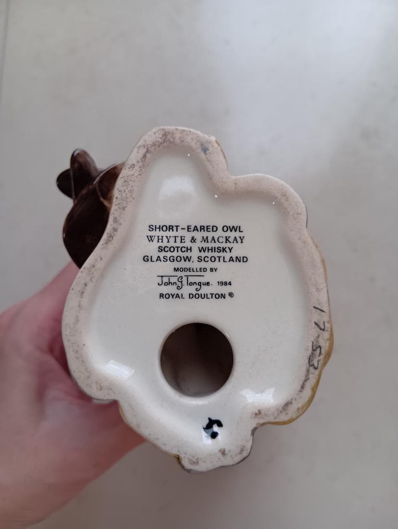   茶ふくろう 陶器置物 フィギュリン