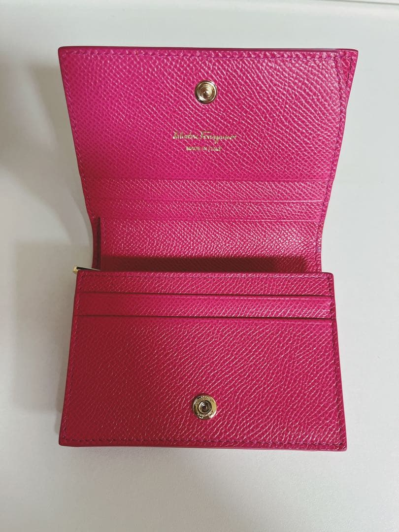 【極美品】フェラガモ　ヴァラ　リボン　二つ折り 財布