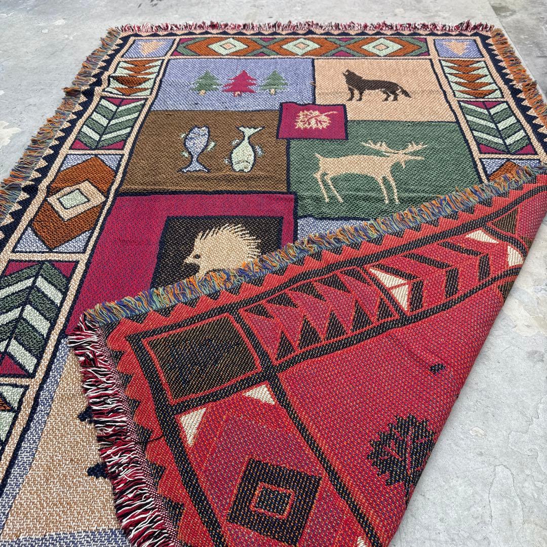 ハリネズミ　ヘラジカ　オオカミ　クマ　マルチカバー　ラグ　185x125