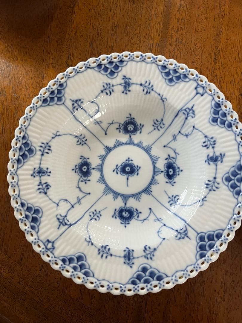 美品 ロイヤルコペンハーゲンブルーフルーテッドフルレースディーププレート23cm