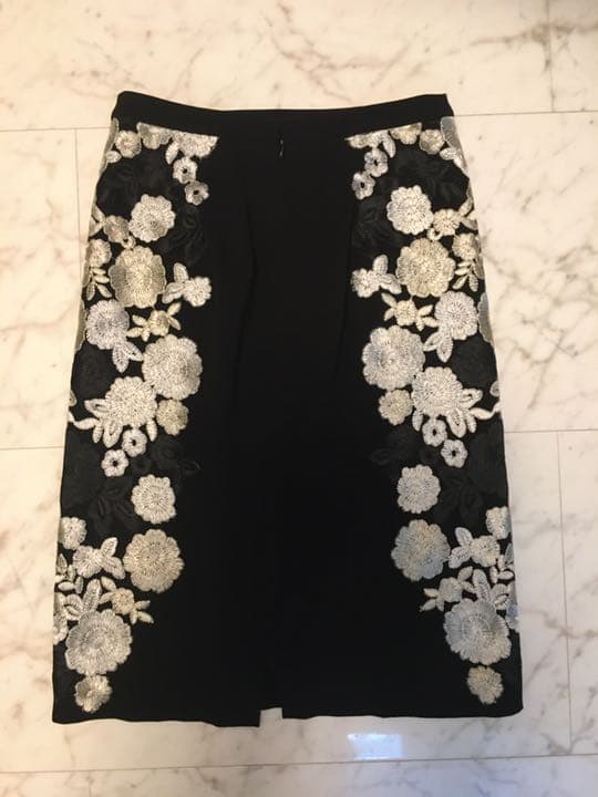 新品　ダイアンフォンファステンバーグ   花柄刺繍　レーススカート