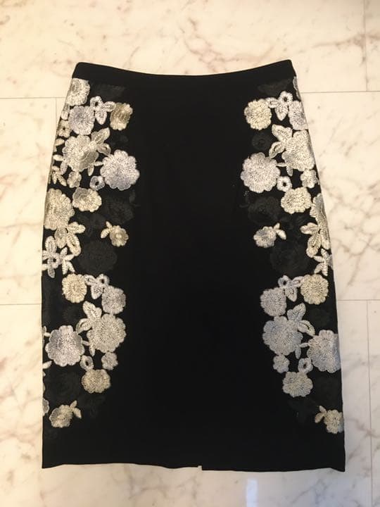 新品　ダイアンフォンファステンバーグ   花柄刺繍　レーススカート