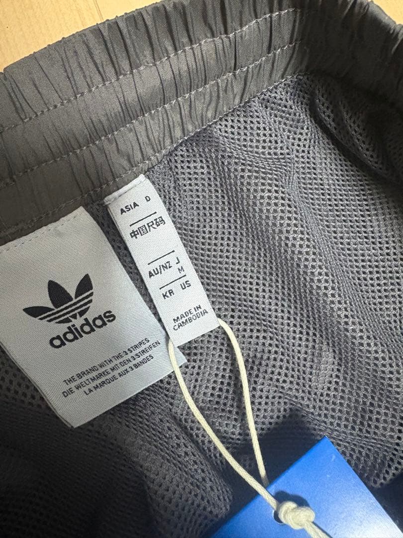 レアル・マドリード トラックパンツ　アディダス