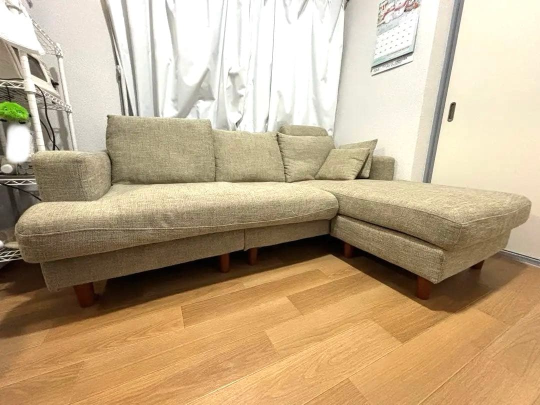 【値下げしました】ベージュ L字型ソファ 付属クッション付き　LOWYA