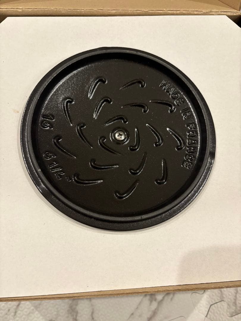 【価格更新】STAUB 鋳鉄 両手鍋 小型 黒　16センチ