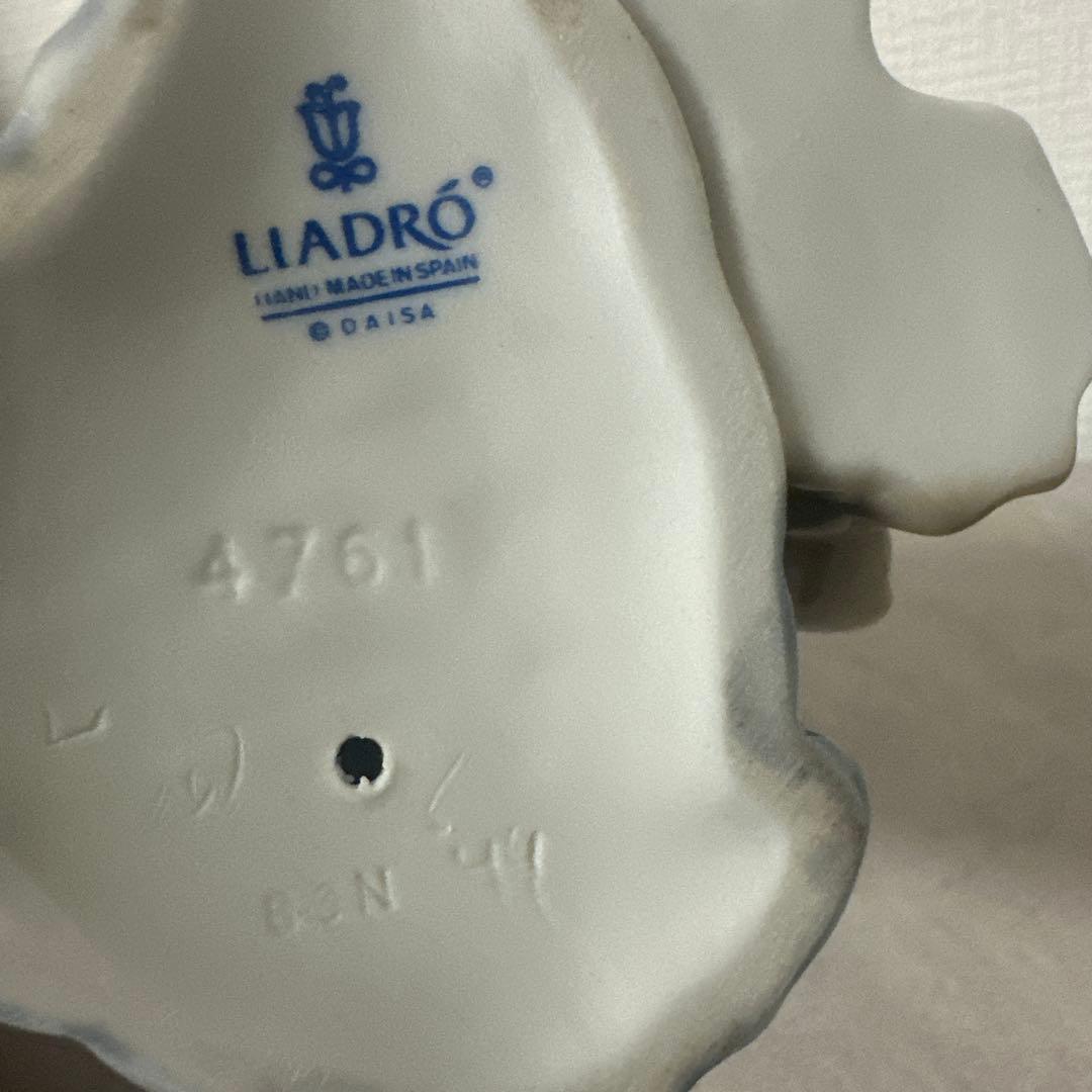 リヤドロ LLADRO【美品】フィギュリン《犬を連れた婦人》4761
