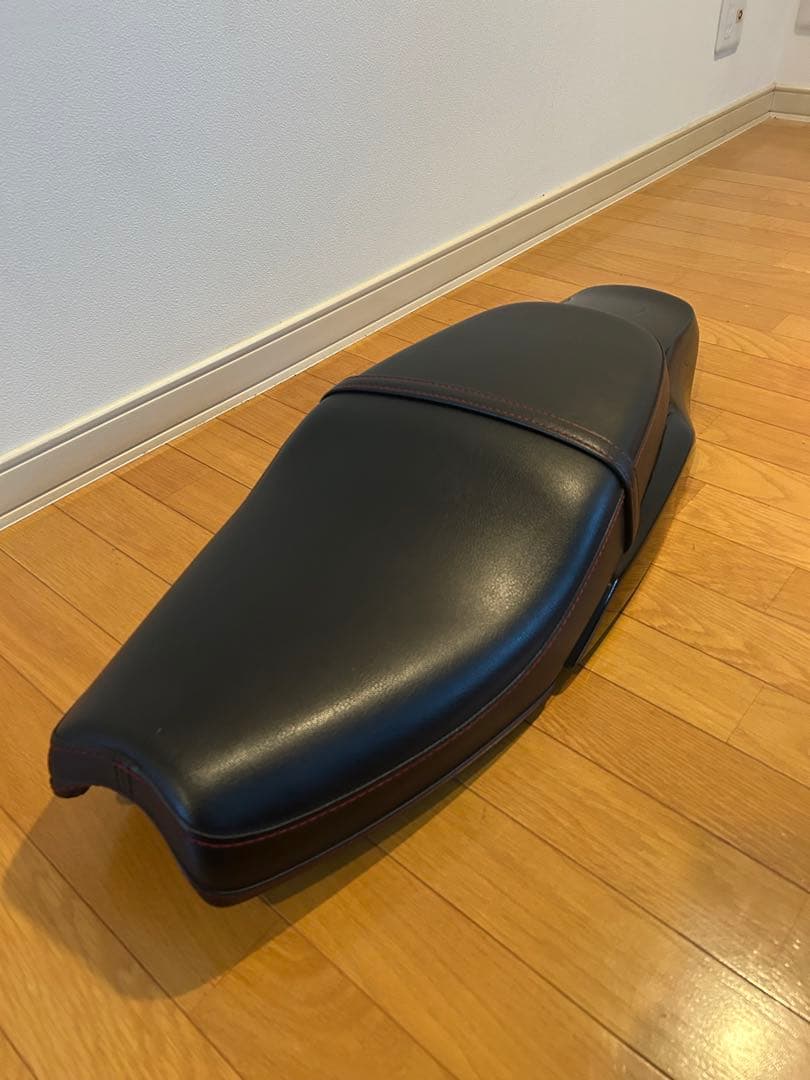 ハーレーXR1200用 K＆Hバイクシート 黒色 取り付けブラケット付き