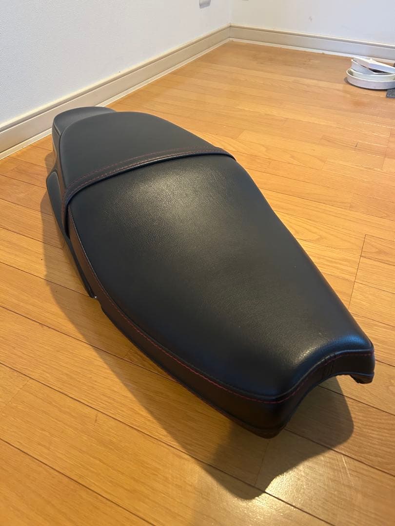 ハーレーXR1200用 K＆Hバイクシート 黒色 取り付けブラケット付き