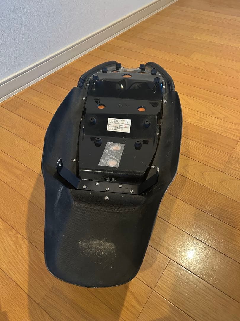 ハーレーXR1200用 K＆Hバイクシート 黒色 取り付けブラケット付き