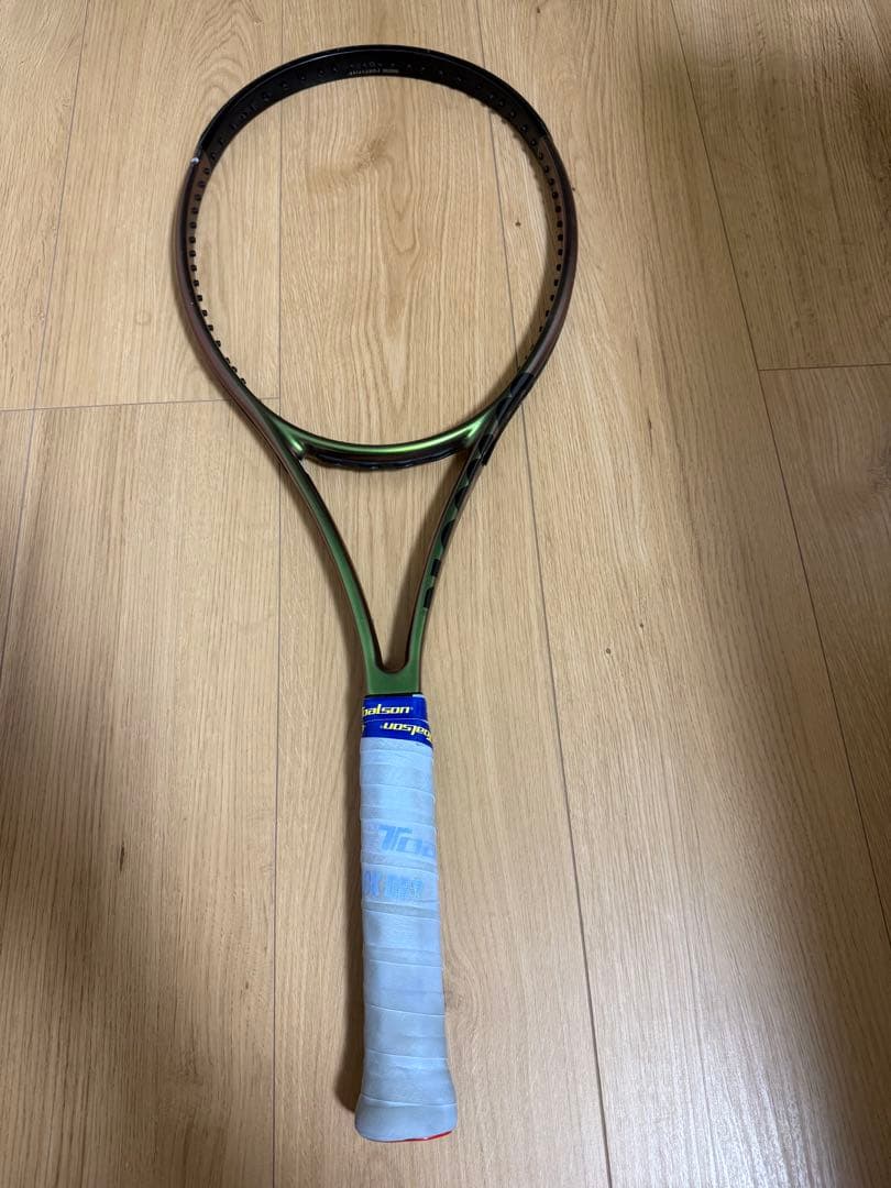 Wilson BLADE V8 98 305g 16×19 gサイズ3