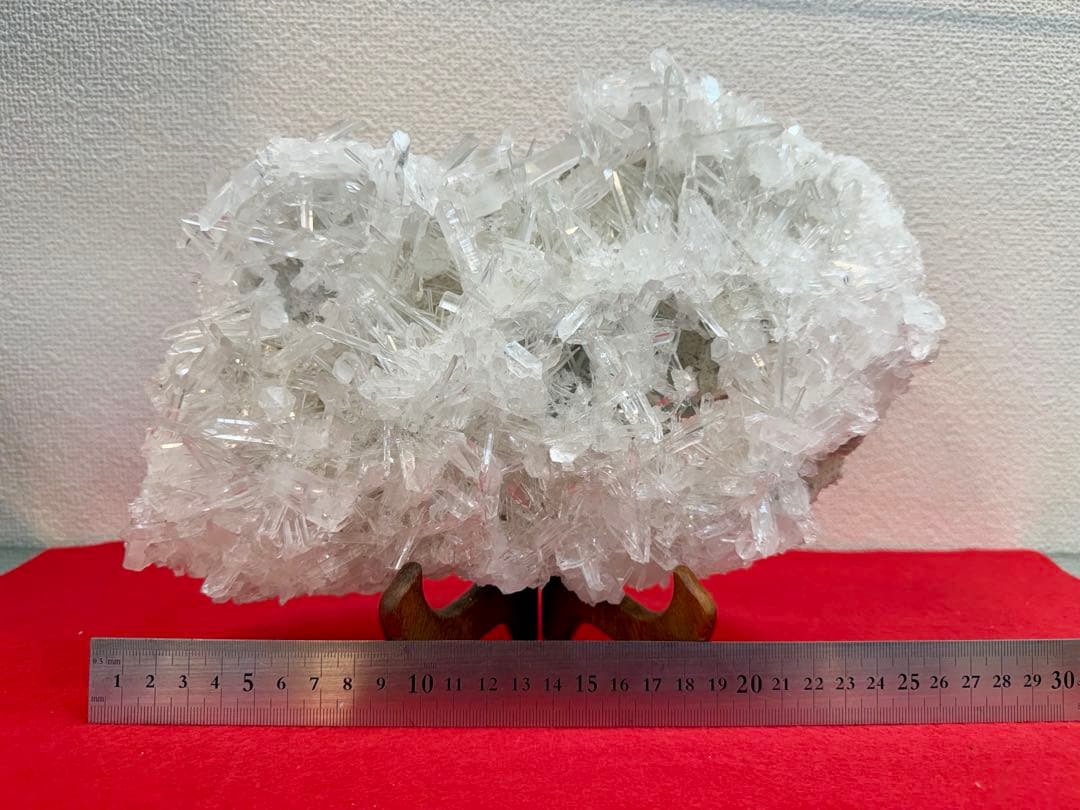 特大水晶クラスター　原石置物　台座付き