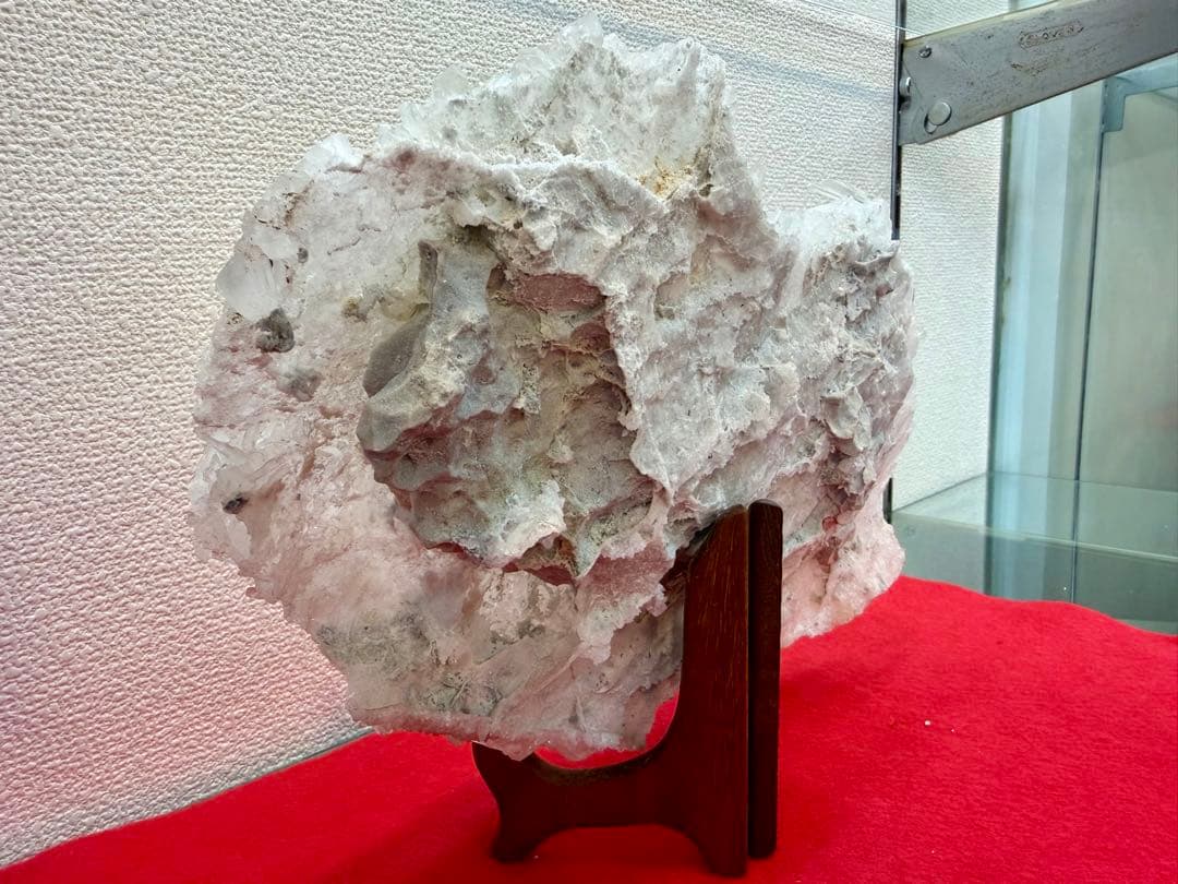 特大水晶クラスター　原石置物　台座付き