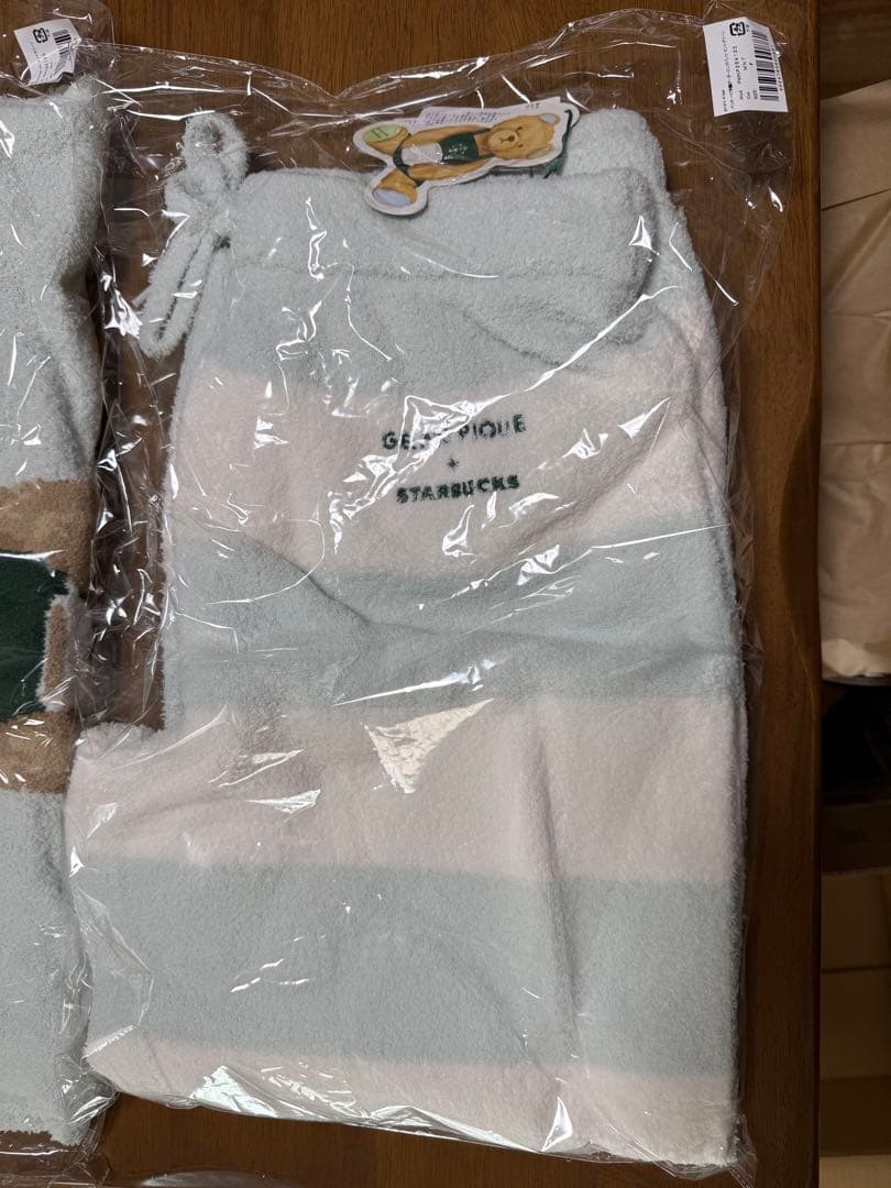 明日まで最安値　GELATO PIQUE STARBUCKS パジャマセット