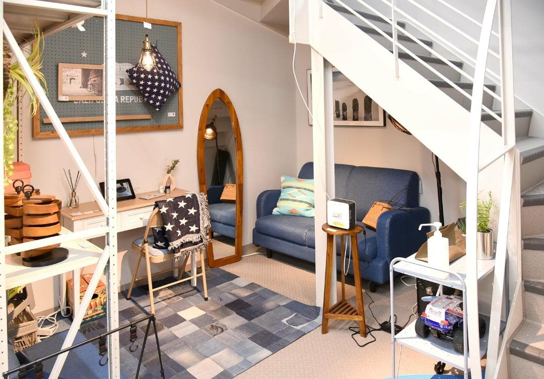 サーフボード型のミラー。ミラー　サーフミラー　スタンドミラー　壁掛け　姿見　鏡