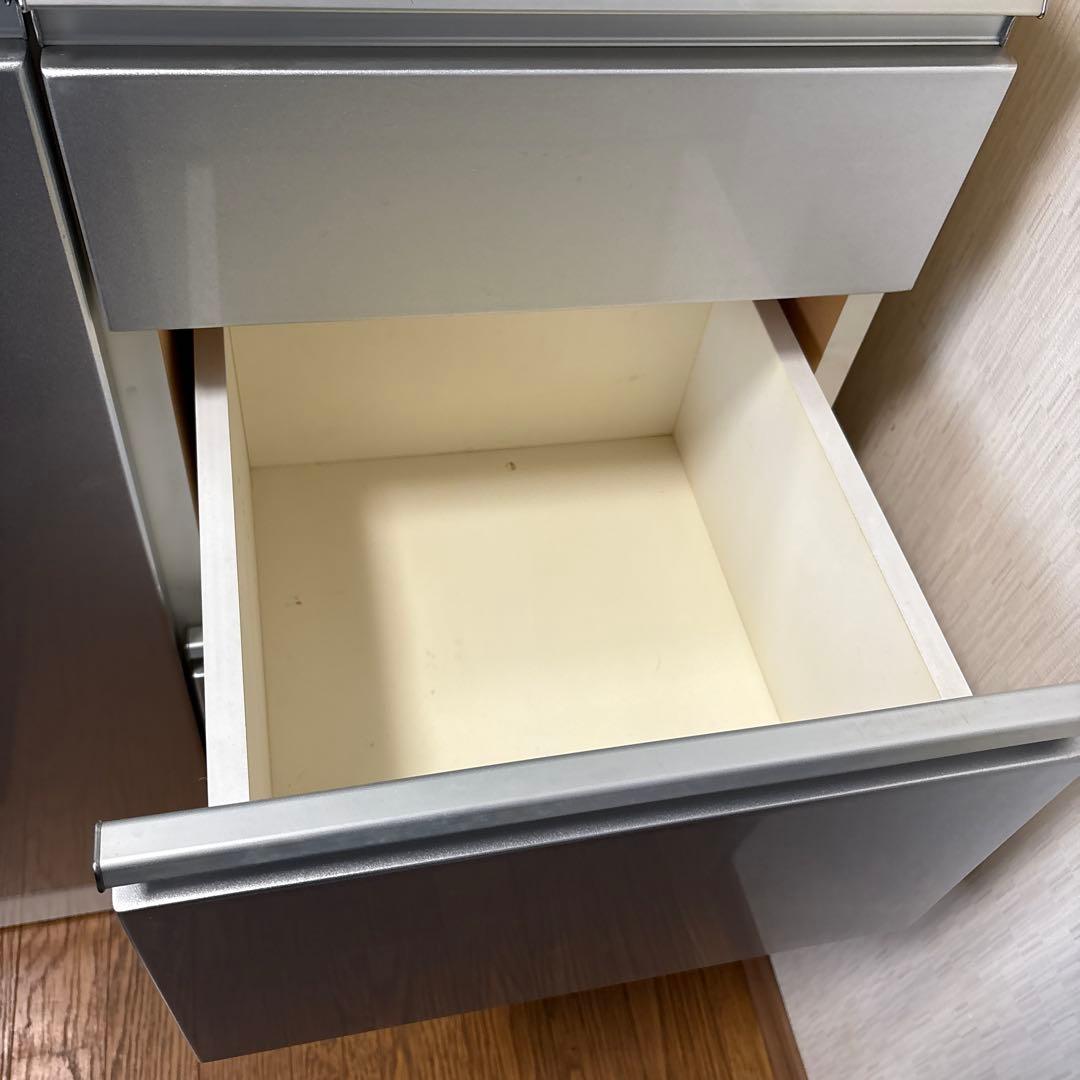 MEGUシルバー・ホワイト 食器棚 ガラス扉付き