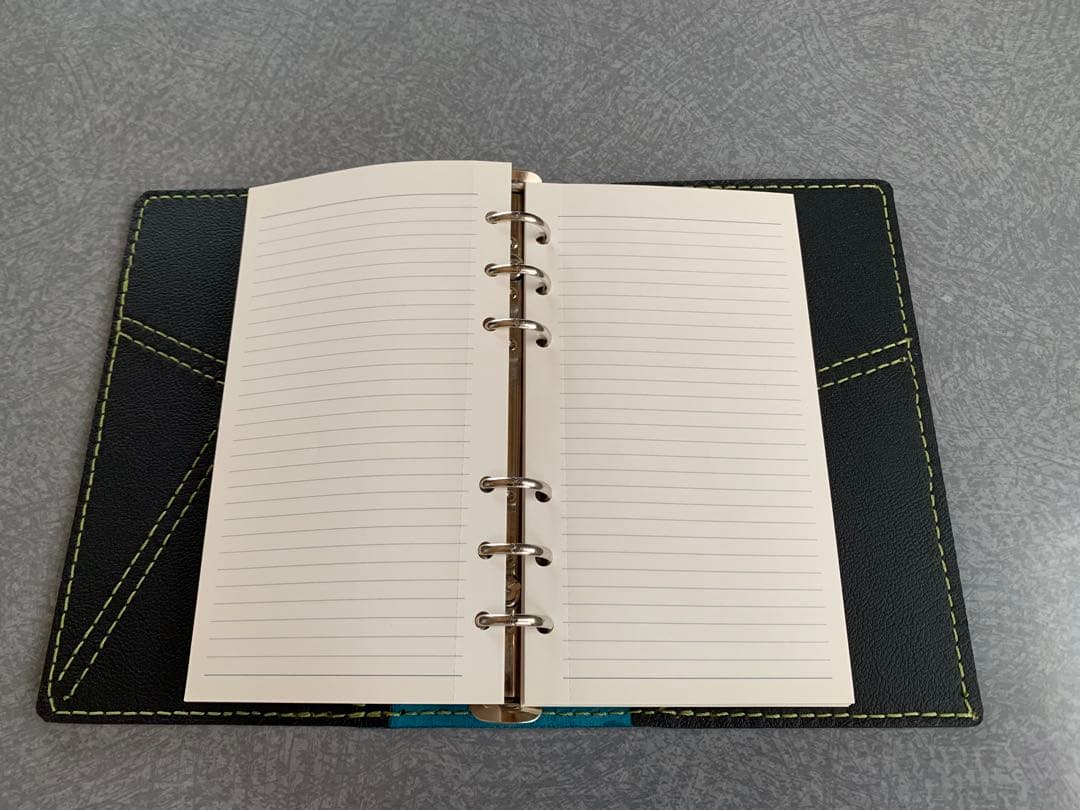 システム手帳　バイブルサイズ　コードバン