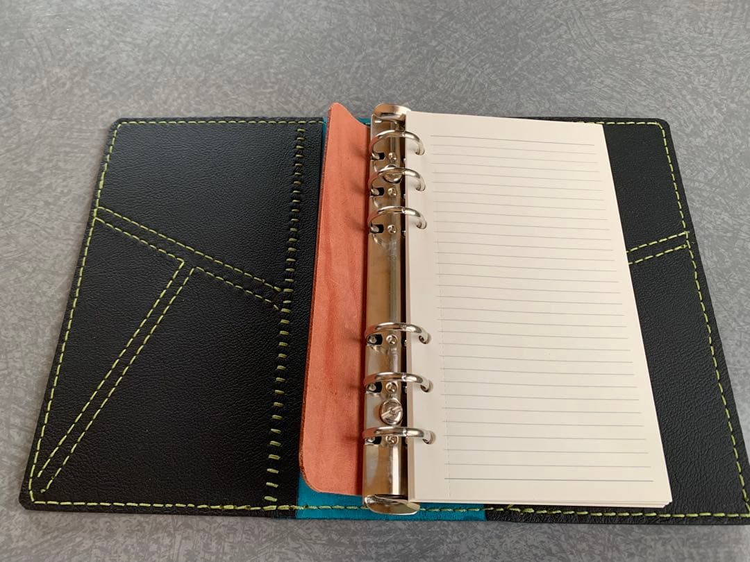 システム手帳　バイブルサイズ　コードバン