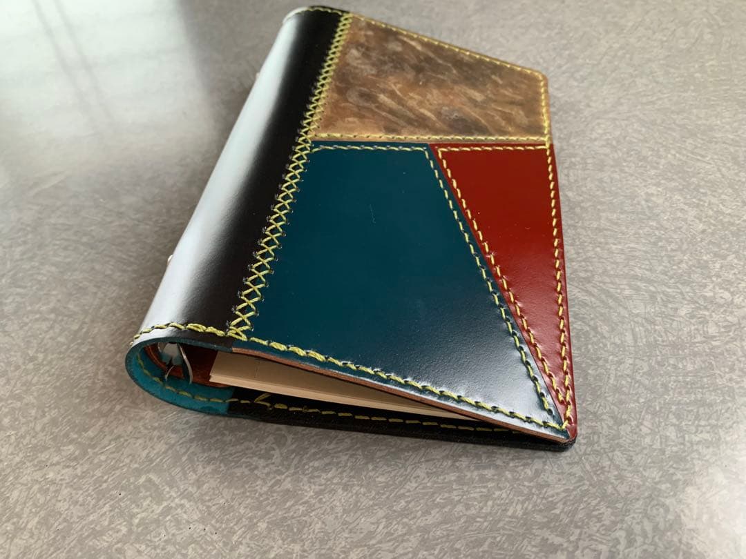 システム手帳　バイブルサイズ　コードバン