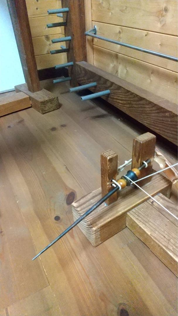 木製 糸紡ぎ車（糸車）伝統的デザイン