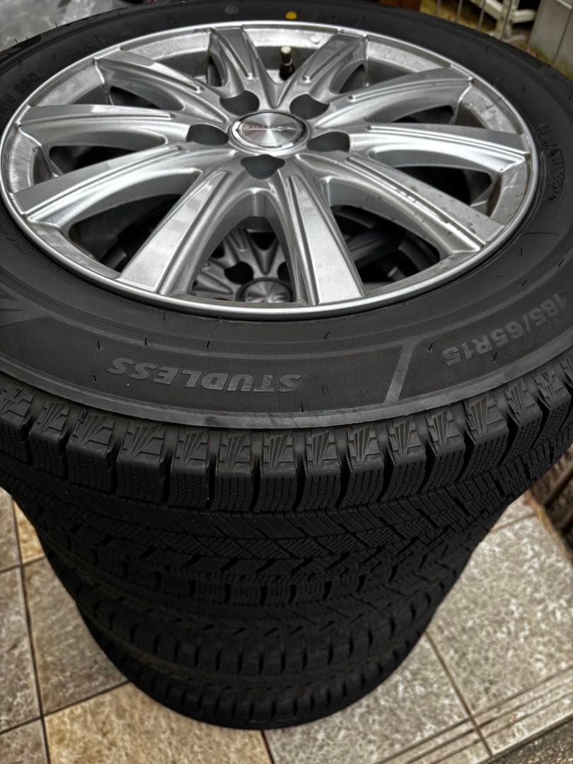 【送料無料！バリ山】ブリヂストン スタッドレスタイヤ 185/65R15