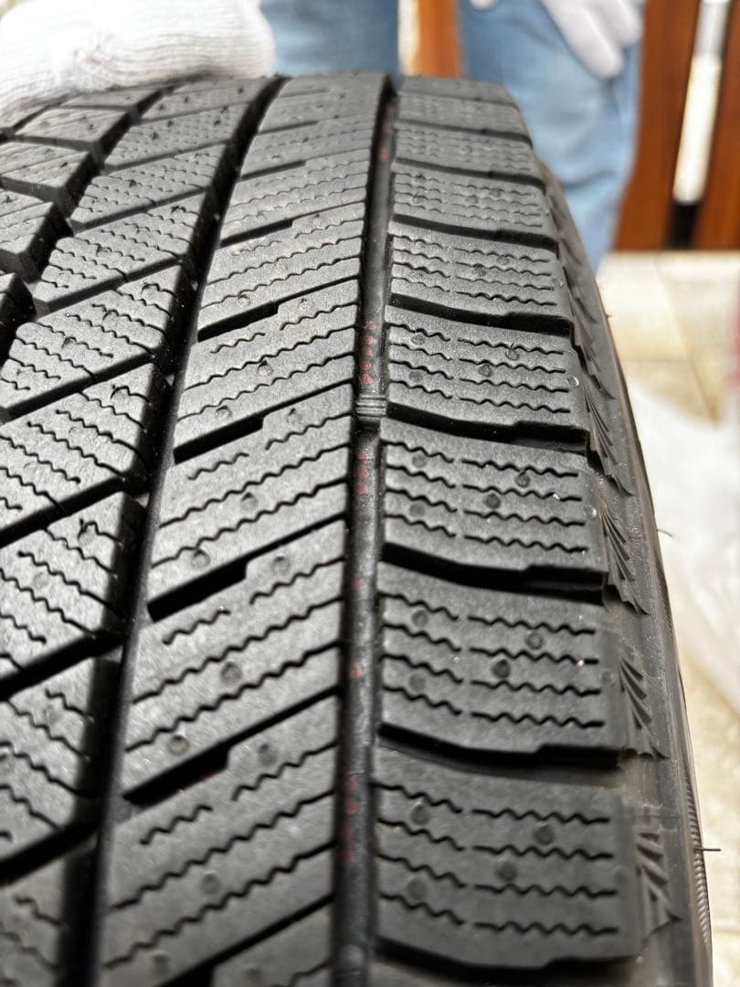 【送料無料！バリ山】ブリヂストン スタッドレスタイヤ 185/65R15