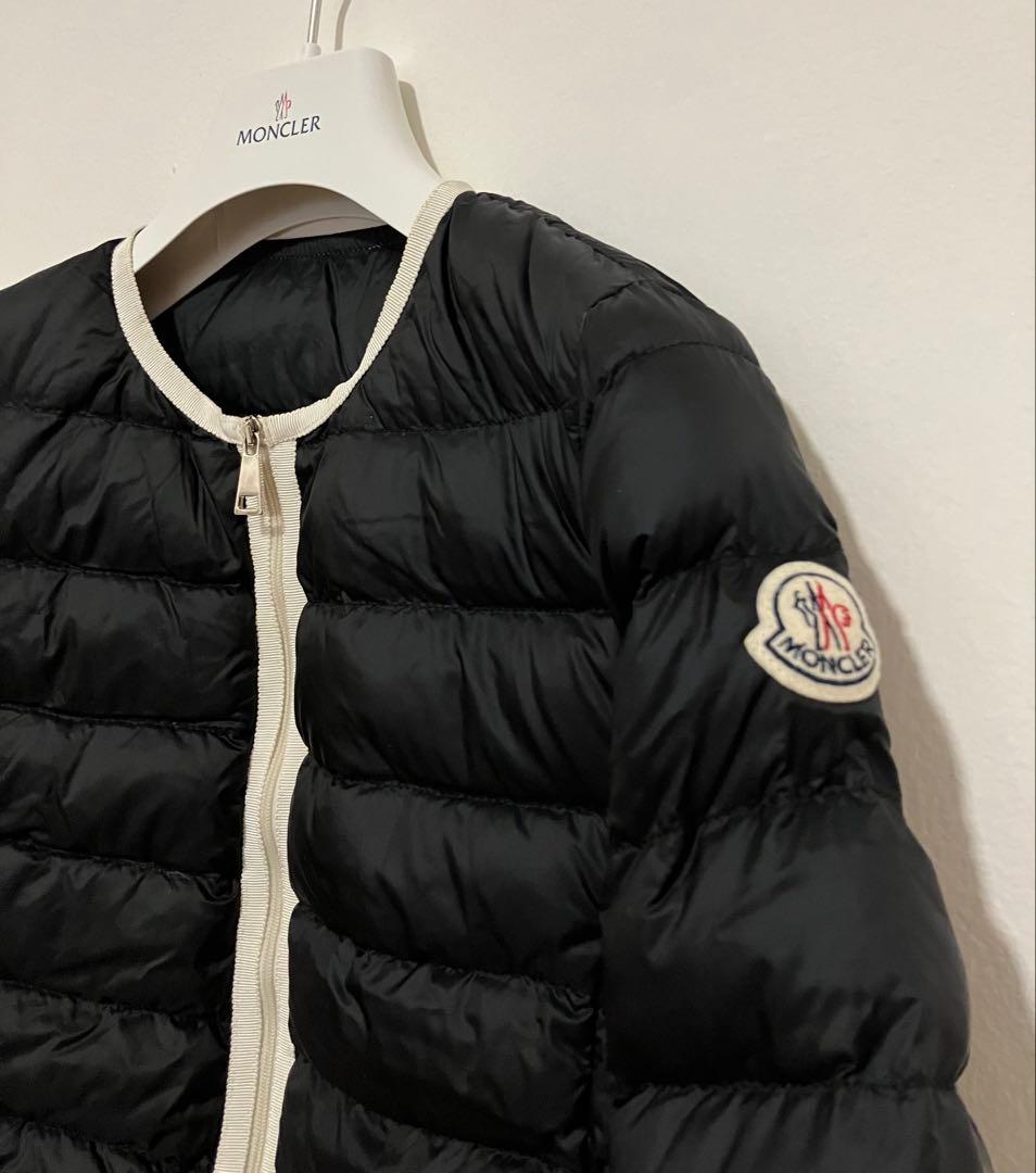 Moncler モンクレール　エレガントなノーカラーライトダウンジャケット