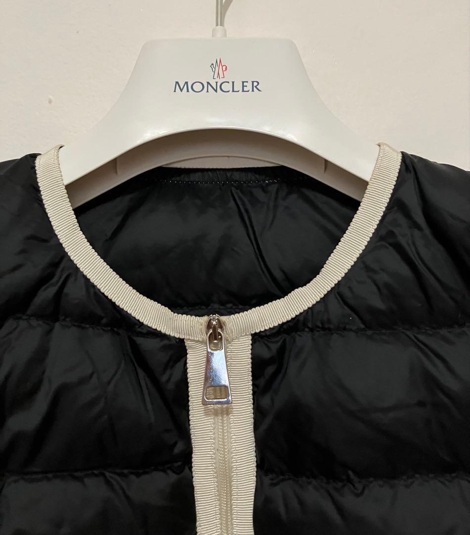 Moncler モンクレール　エレガントなノーカラーライトダウンジャケット