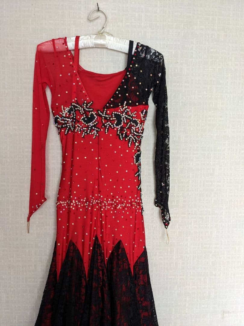 社交ダンス用ドレス 赤・黒 フレアスカート