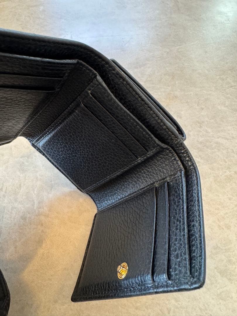 ここーは　Gucci 折り財布