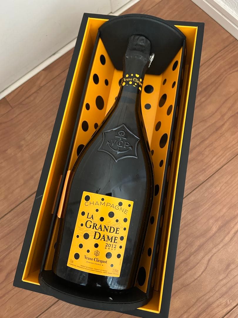 ヴーヴ クリコ 草間彌生コラボ La Grande Dame シャンパン