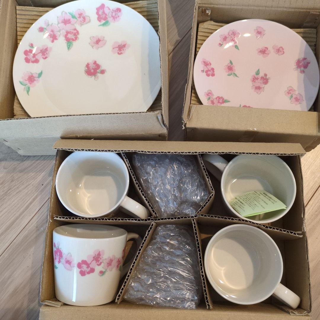 新品！アフタヌーンティー　チェリーブロッサム　プレート２種・マグカップセット