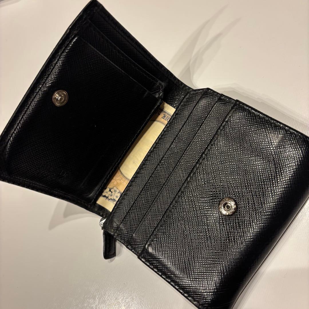 PRADA 二つ折り財布 コンパクトウォレット サフィアーノトライアングル 黒