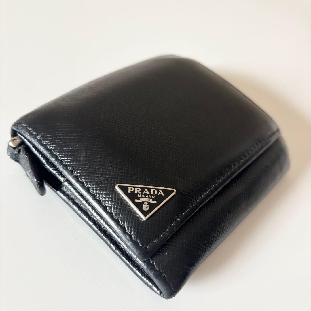 PRADA 二つ折り財布 コンパクトウォレット サフィアーノトライアングル 黒