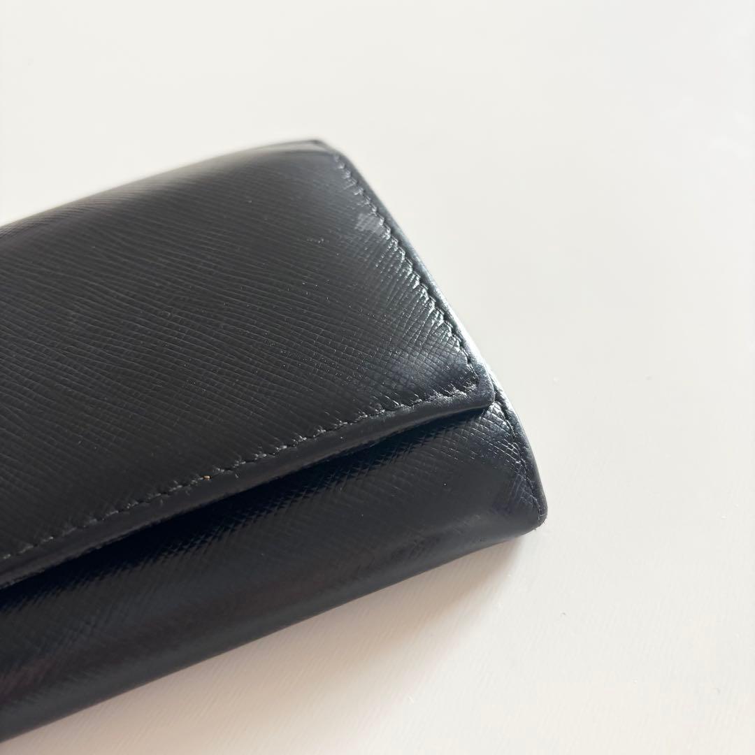 PRADA 二つ折り財布 コンパクトウォレット サフィアーノトライアングル 黒